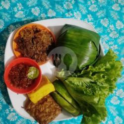 Nasi Timbel Gepuk Tahu Tempe