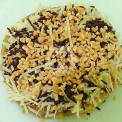 Roti Maryam Super Jumbo Glaze Coklat   Topping Kacang Butter