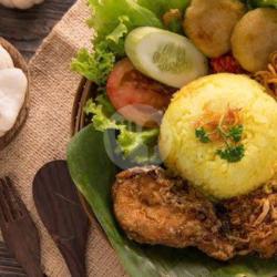 Nasi Kuning Ayam Goreng Krispy