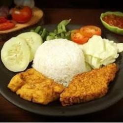 Lalapan Tempe Tahu Nasi