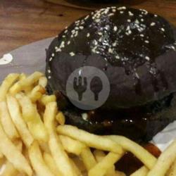 Black Burger   French Fries