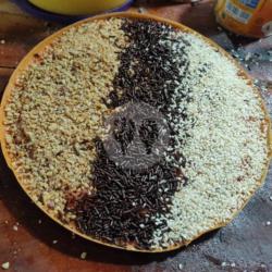 Red Velvet Kacang Coklat Wijen
