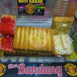 Rotibakar Keju   Strawberry