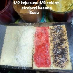 Roti Kasino 1/2 Keju Susu 1/2 Coklat Kacang Stoberi Susu