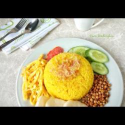 Nasi Kuning  Telor Iris