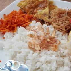 Nasi Uduk Telur Dadar