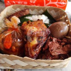 Nasi Gudeg Kumplit