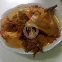 Lontong Tauco Medan Ayam Goreng