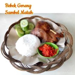 Penyetan Bebek Goreng. Tempe. Tahu . Terong