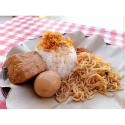 Nasi Uduk Semur Telur