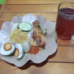 Nasi Uduk   Ayam Goreng Kremes   Terong   Telur Rebus   Teh