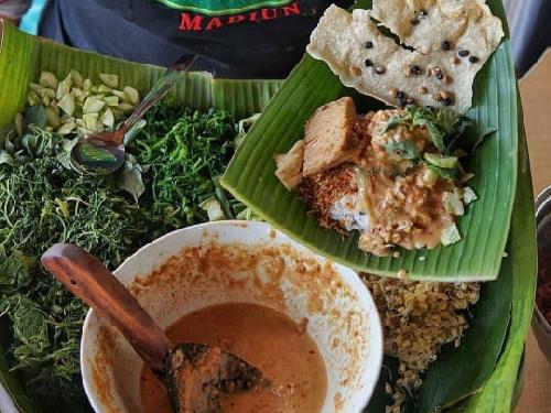 Nasi Pecel Mbak Rin, Duren Kosambi