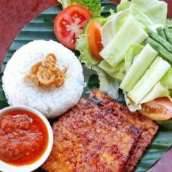 Tempe Bakar  Nasi Lalapan