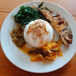 Nasi Padang Ikan Kembung Goreng