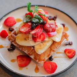 Waffle With Strawberry And Banana Delight