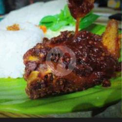 Ayam Goreng Bumbu Hitam Madura