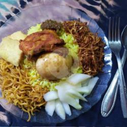 Nasi Kuning Ayam Balado Telur