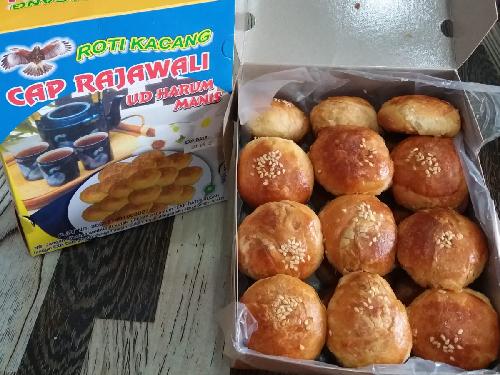 Bika Ambon Sari dan Roti Kacang Rajawali, Mojopahit