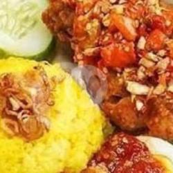 Nasi Kuning Ayam Geprek Sambel Bawang Perkedel Telor Suwir Kotak