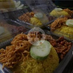 Nasi Kuning Manado Komplit