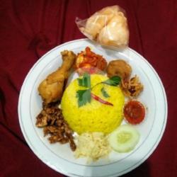 Nasi Kuning Original Telor Balado Ayam Goreng.(paha Bawah)