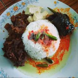 Nasi Gudeg Buntil Daun Talas