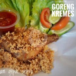 Ayam Kremes Nasi Telor Ceplok Sambal Lalab