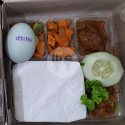 Nasi Campur Daging Kotak   Telur Asin