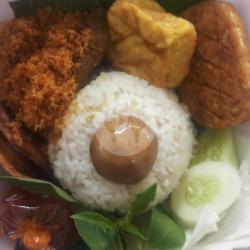 Liwet Ayam Serundeng Komplit
