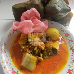 Katupek Gulai Cubadak   Telor