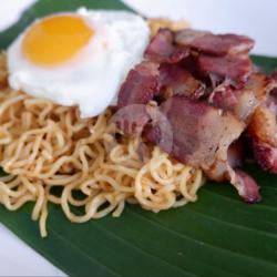 Indomie Sei Sapi Lada Hitam   Telor