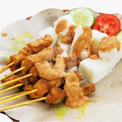 Sate Bak Goreng   Lontong