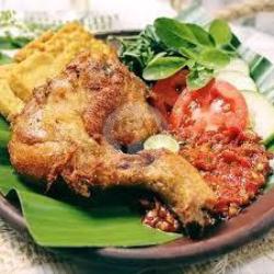 Ayam Goreng Bumbu Kuning   2 Tahu