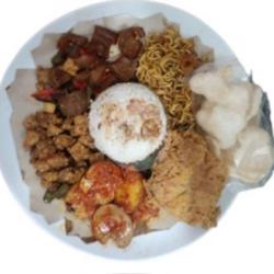 Nasi Uduk Semur Tahu, Perkedel, Tumis Kikil