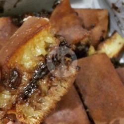 Martabak Manis Coklat Kismis Susu Medium