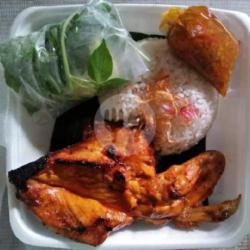 Nasi Uduk Dada Bakar   Es Teh Manis/ Teh Manis Anget