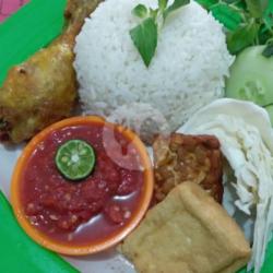 Nasi Lalapan Ayam Murah Meriah