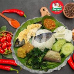 Nasi Tempong Ikan Tongkol Goreng Kremes