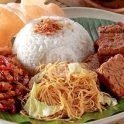 Nasi Uduk Semur Tahu/ Tempe