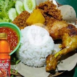 Paket Nasi Ayam Serundeng Teh Pucuk Harum 350 Ml