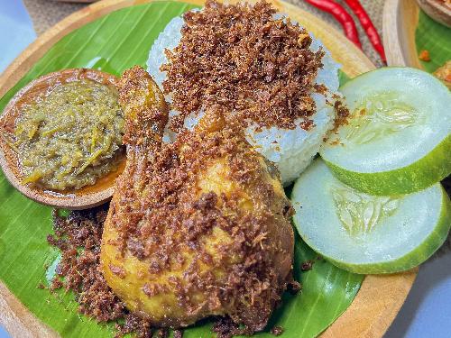 Ayam Laos Ngijo, Ruko Depan Swalayan Dedes