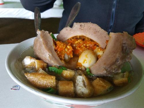 Mie Ayam & Bakso Dicky Putra, Patung Pramuka