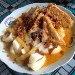 Ketupat/lontong Sayur Ceker   Sayap Ayam