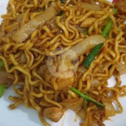 Kwetiau Mie Goreng Komplit (mix)