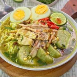 Soto Ayam Ceker Lontong