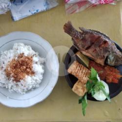 Nasi Penyetan Mujaer