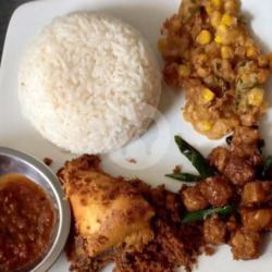 Nasi   Ayam Goreng Kremes   Orek Tempe   Bakwan   Sambel