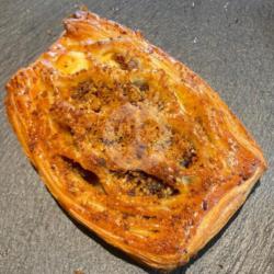 Apple Crumble Croissant