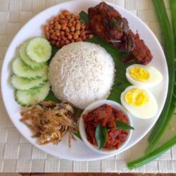 Nasi Lemak Telor Ayam Goreng