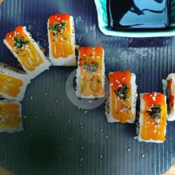 Mentai Sushi Roll Salmon Dan Wagyu (8pcs)